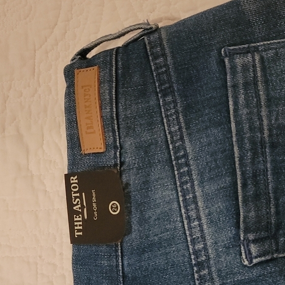 Blank NYC The Astor Brooklyn Baby Cut Off Raw Hem Distressed Shorts Size 26 - Picture 11 of 14